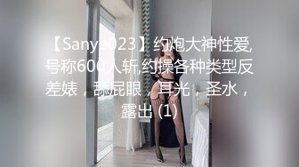 清纯小美女，跟随其后TP尿尿，把阴毛都打湿啦，尿液也多哦！